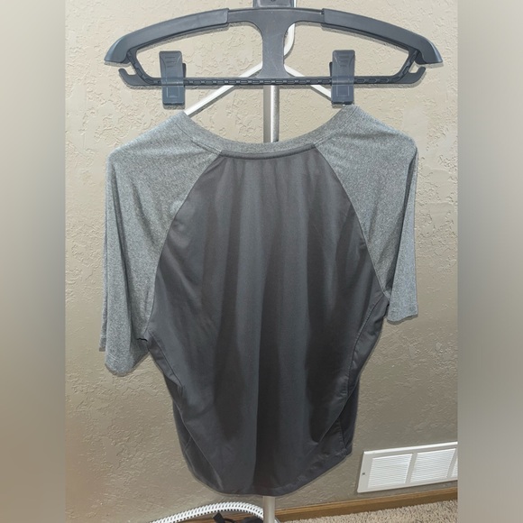 ASICS 2-button tee - Picture 2 of 2